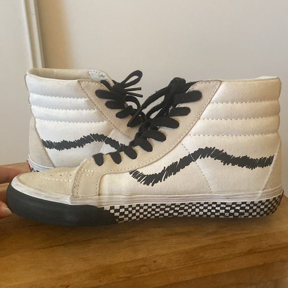 Vans High-Top Sk8-Hi Shoes - unisex (9 women’s/7.5 men’s) - Picture 4 of 8